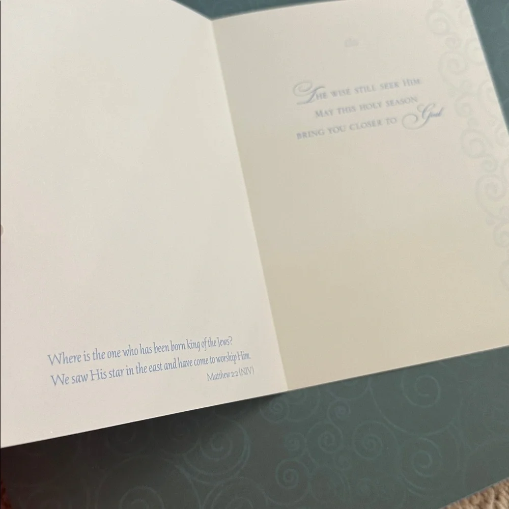 8 Christmas Greeting Cards (no envelopes included)